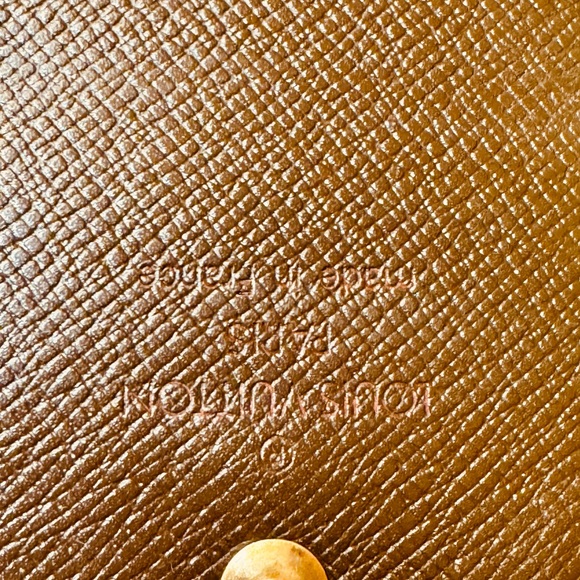 Louis Vuitton Damier set of 2  Brown Leather wallet 
1 for women and 1 for man. - Picture 10 of 15